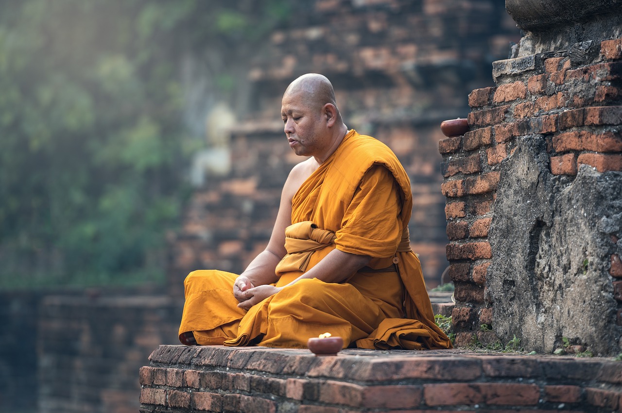¿Cómo el Significado de una Mano con un Buda Impacta nuestras Vidas?
